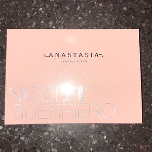 Anastasia Beverly Hills/Nicole Guerreiro glowkit